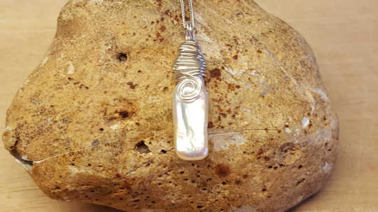 White pearl pendant