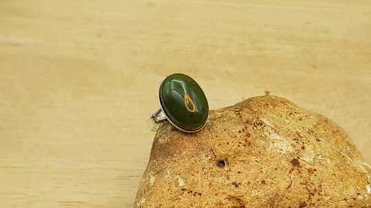 Nephrite Jade ring 18mm