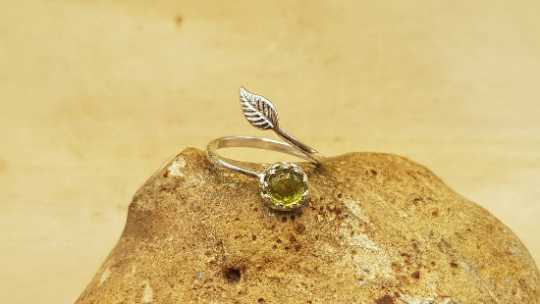 Peridot leaf ring