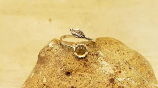 Small Citrine leaf Ring