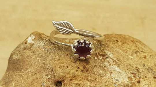 Dark Red Garnet leaf Ring