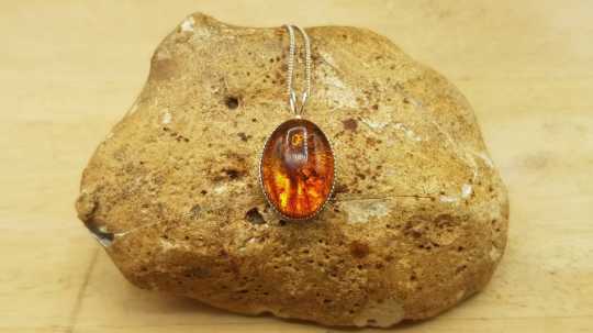 Medium Amber necklace 18x13mm