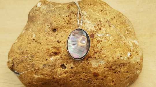 Black lip mother of pearl pendant