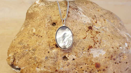 Small Black lip mother of pearl pendant